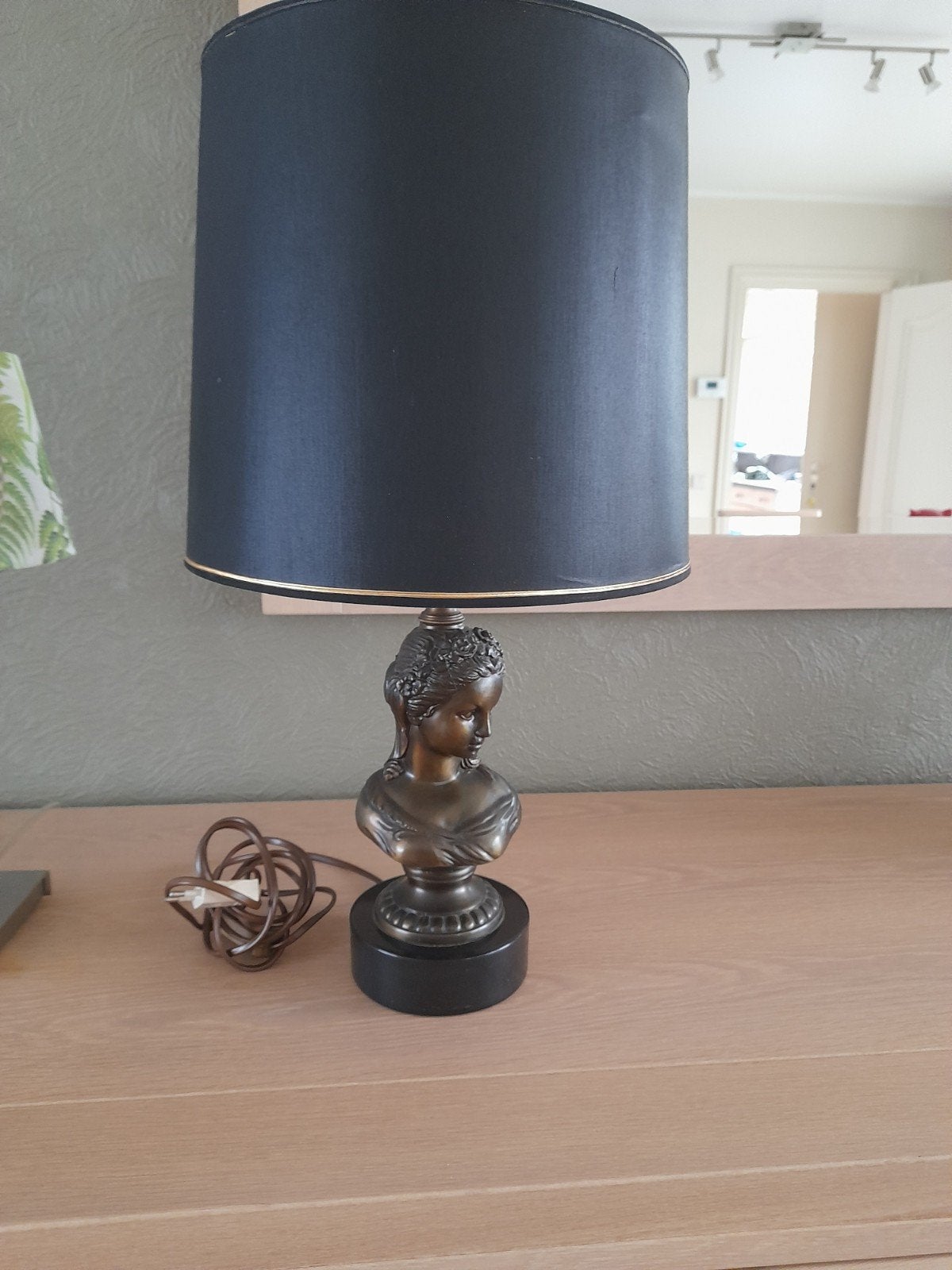 Tafellamp, Enlèvement