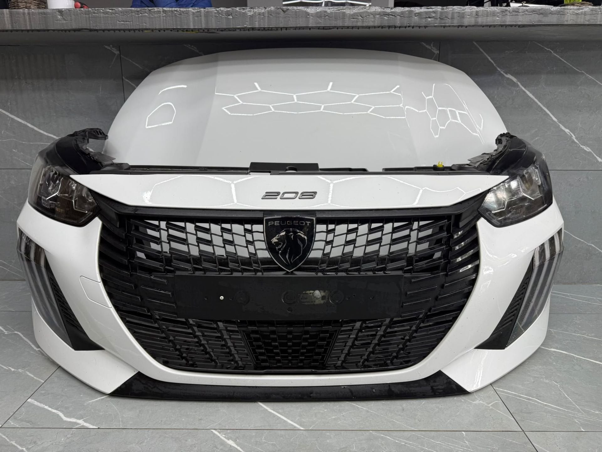 Face avant Peugeot 208 II 2024-2026 Capot Pare-chocs avant P, Taurusavenue 1
2132 LS  Hoofddorp, NL, Contact.group@renault.com
