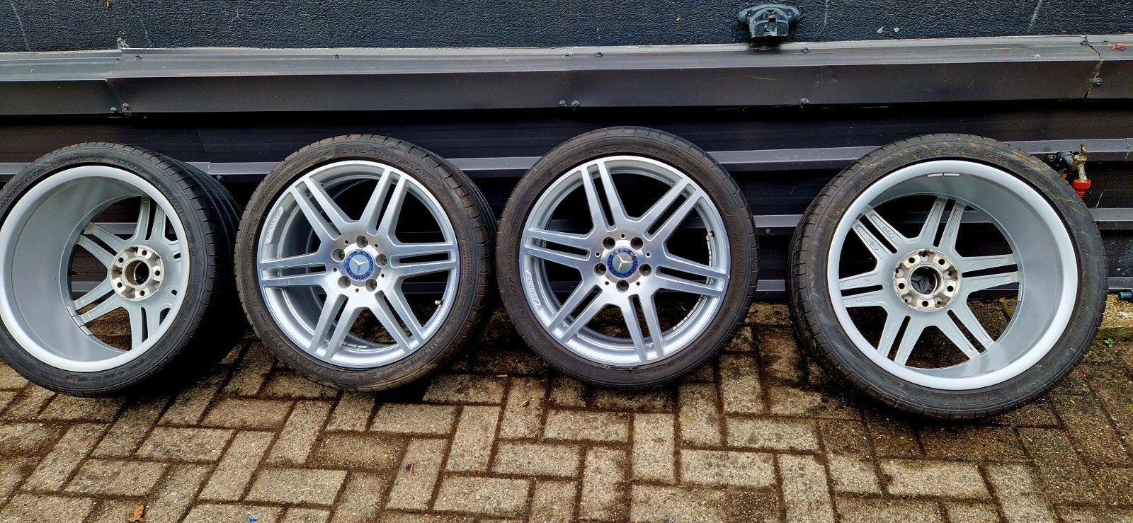 Originele 18 inch Mercedes AMG Velgenset met Dunlop Banden, Auto-onderdelen, Banden en Velgen, Ophalen, 18 inch, Gebruikt, 235 mm