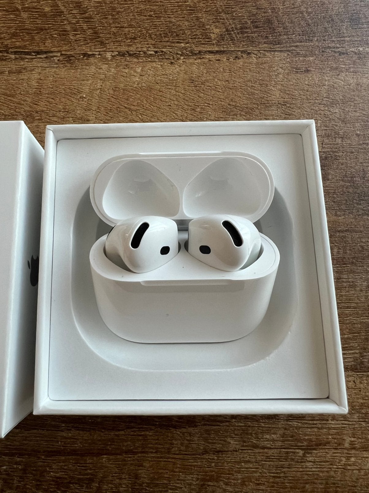 ORIGINELE AirPods 4 met GARANTIE EN FACTUUR ✅, Telecommunicatie, Mobiele telefoons | Oordopjes, Ophalen of Verzenden, Zo goed als nieuw