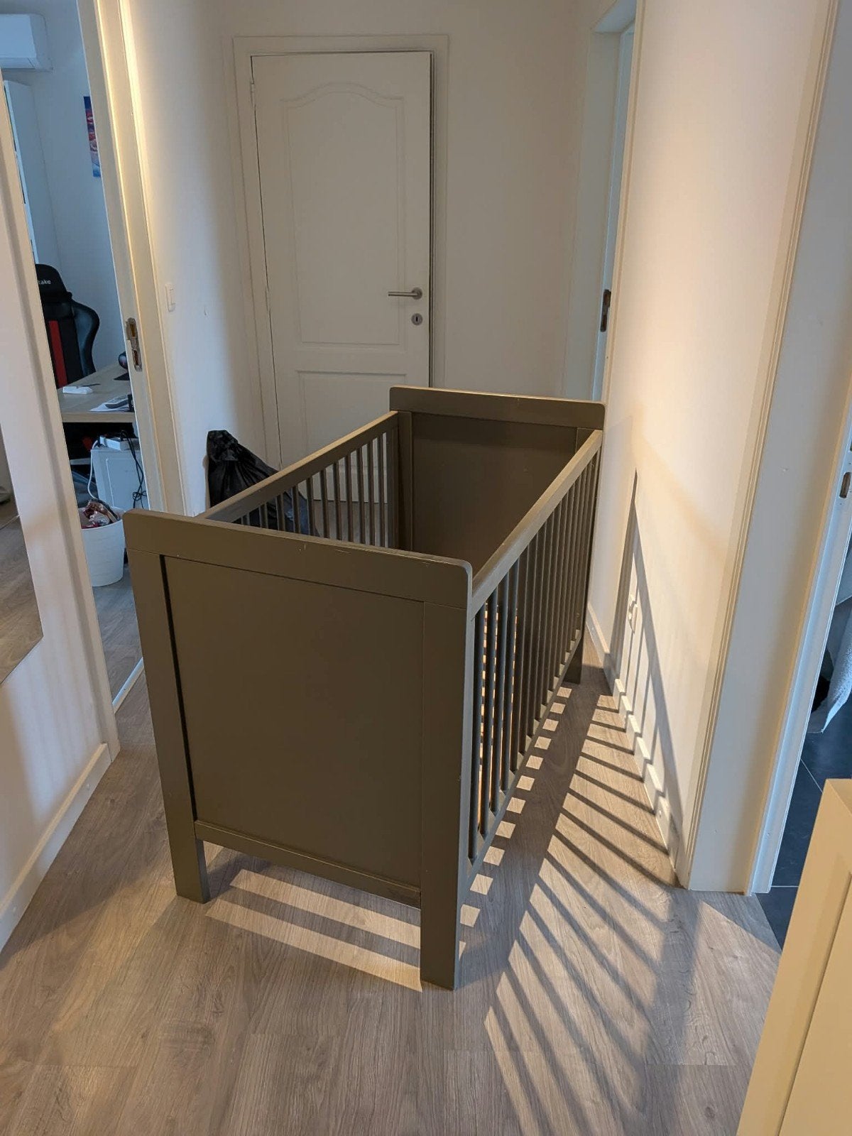 Taupe kleurig babybedje 120cm, Kinderen en Baby's, Ophalen, Gebruikt, Ledikant