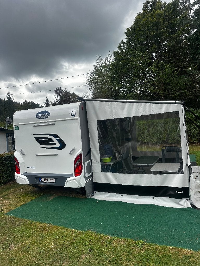 Caravelair Antares 455 titanium, Rondzit, Frans bed, Voortentlamp, Particulier