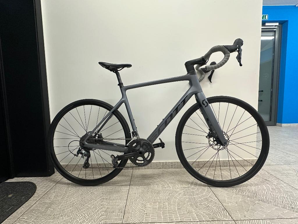 Scott Addict 40 - 2023 - Carbon Road Bike, Fietsen en Brommers, Fietsen | Heren | Sportfietsen en Toerfietsen, Gebruikt, 57 tot 61 cm