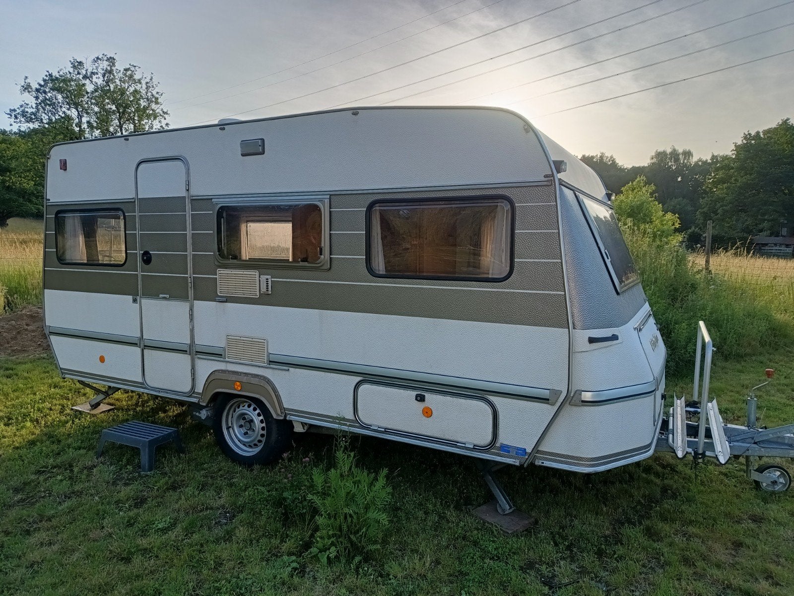 Caravan Eriba Nova 750kg 6m, Caravans en Kamperen, Caravans, tot en met 5, 750 - 1000 kg, Eriba, Dwarsbed, Omvormbare zithoek
