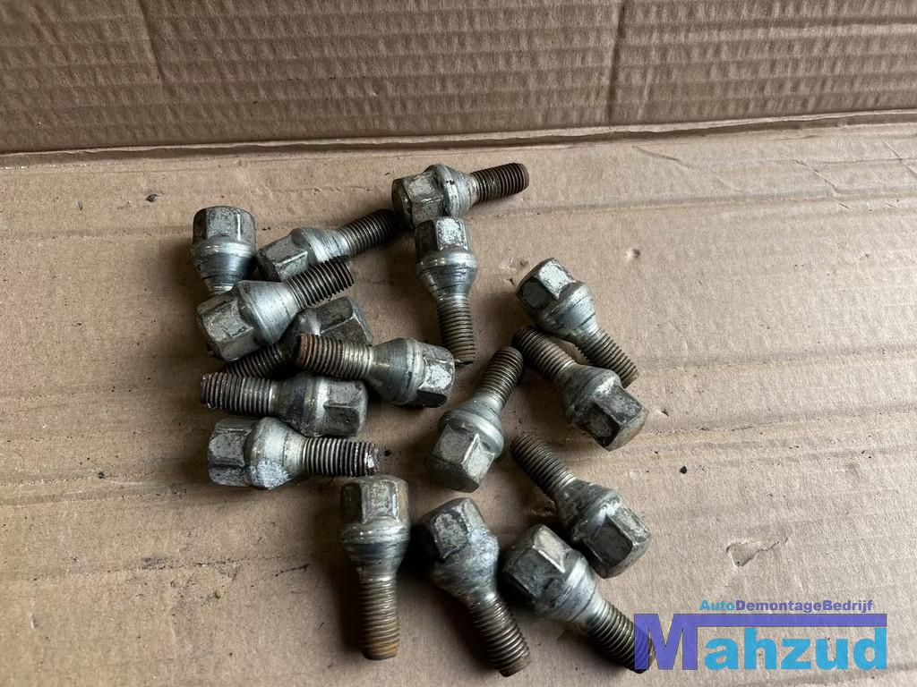 RENAULT MEGANE 1 wielbouten set 16 stuks 1999-2003, Auto-onderdelen, Banden en Velgen, Renault Group, Gebruikt, Contact.group@renault.com