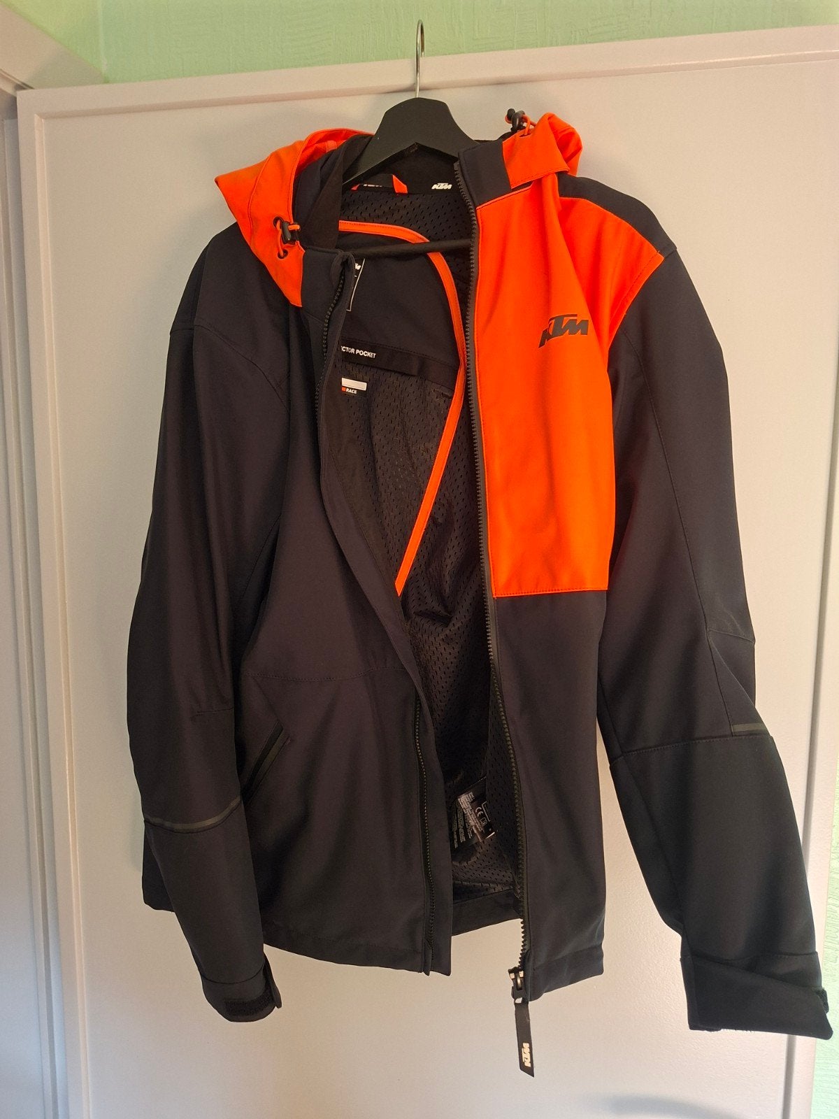 Ktm moto jas, Ophalen, L