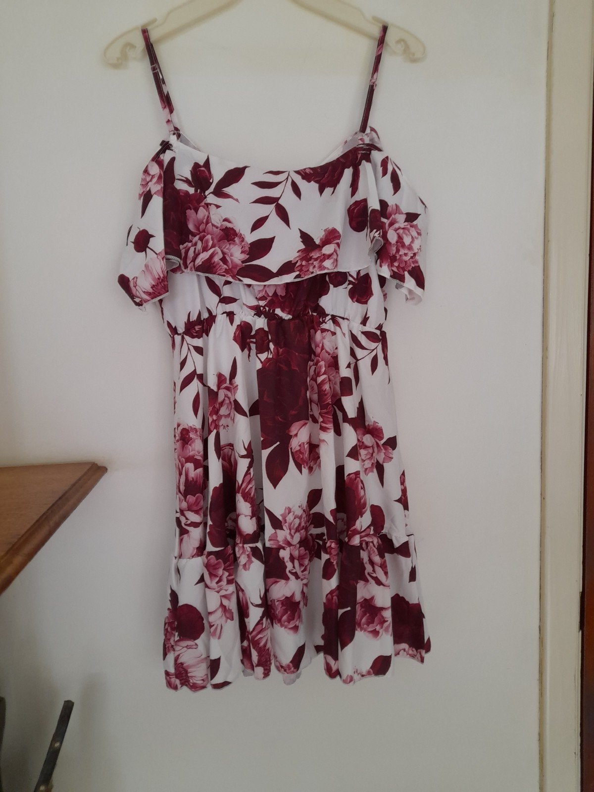 robe d'été patineuse fleurie sur fond blanc, Neuf, Taille 38/40 (M), Enlèvement ou Envoi, Sans marque