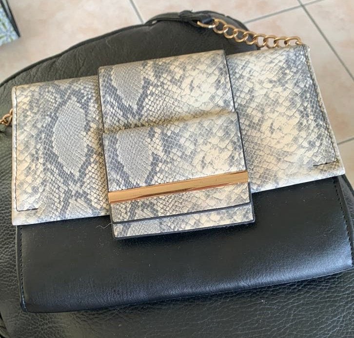 Atmosphere clutch slangenprint  kettingriem., Handtassen en Accessoires, Tassen | Damestassen, Ophalen, Zo goed als nieuw