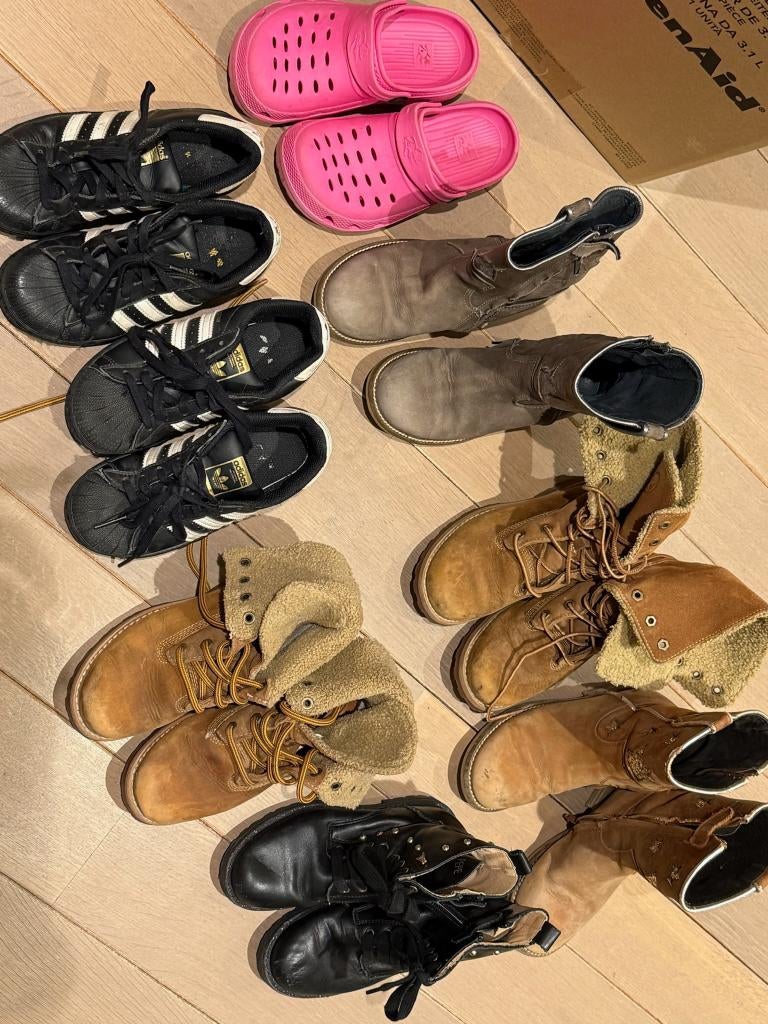 Doos met kinderschoenen maat 30-31-32, Kinderen en Baby's, Ophalen, Adidas, Meisje, Schoenen