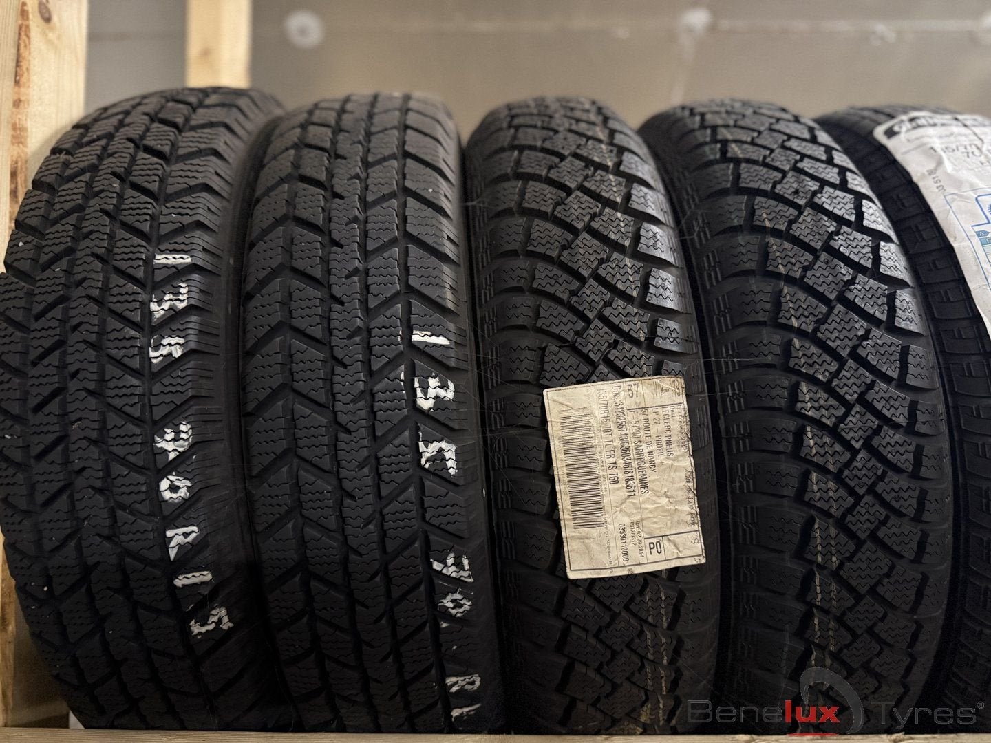 new winter 135/70R15 70T Conti 135/70 R15 135/70/15 1357015, Autos : Pièces & Accessoires, 15 pouces, Pneus hiver, Véhicule de tourisme