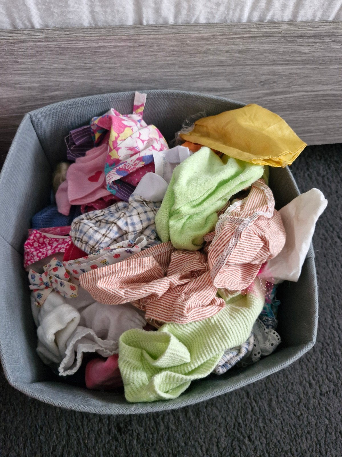 ikea mand gevuld met poppenkleertjes, Enlèvement ou Envoi