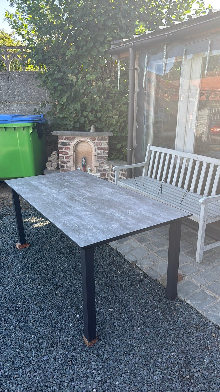 Tuintafel met granieten blad, Ophalen, Zo goed als nieuw