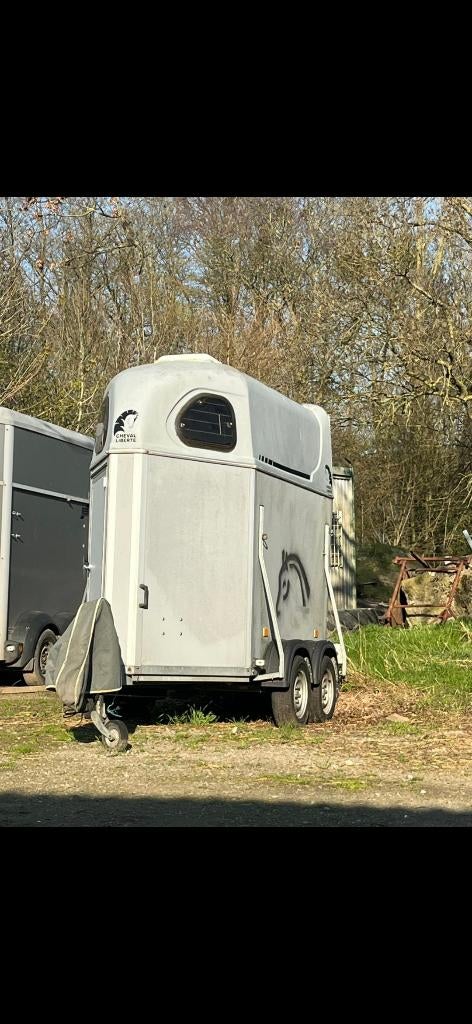Van ACEKO un cheval et demi, Dieren en Toebehoren, Ophalen, Gebruikt, 1½-paards trailer