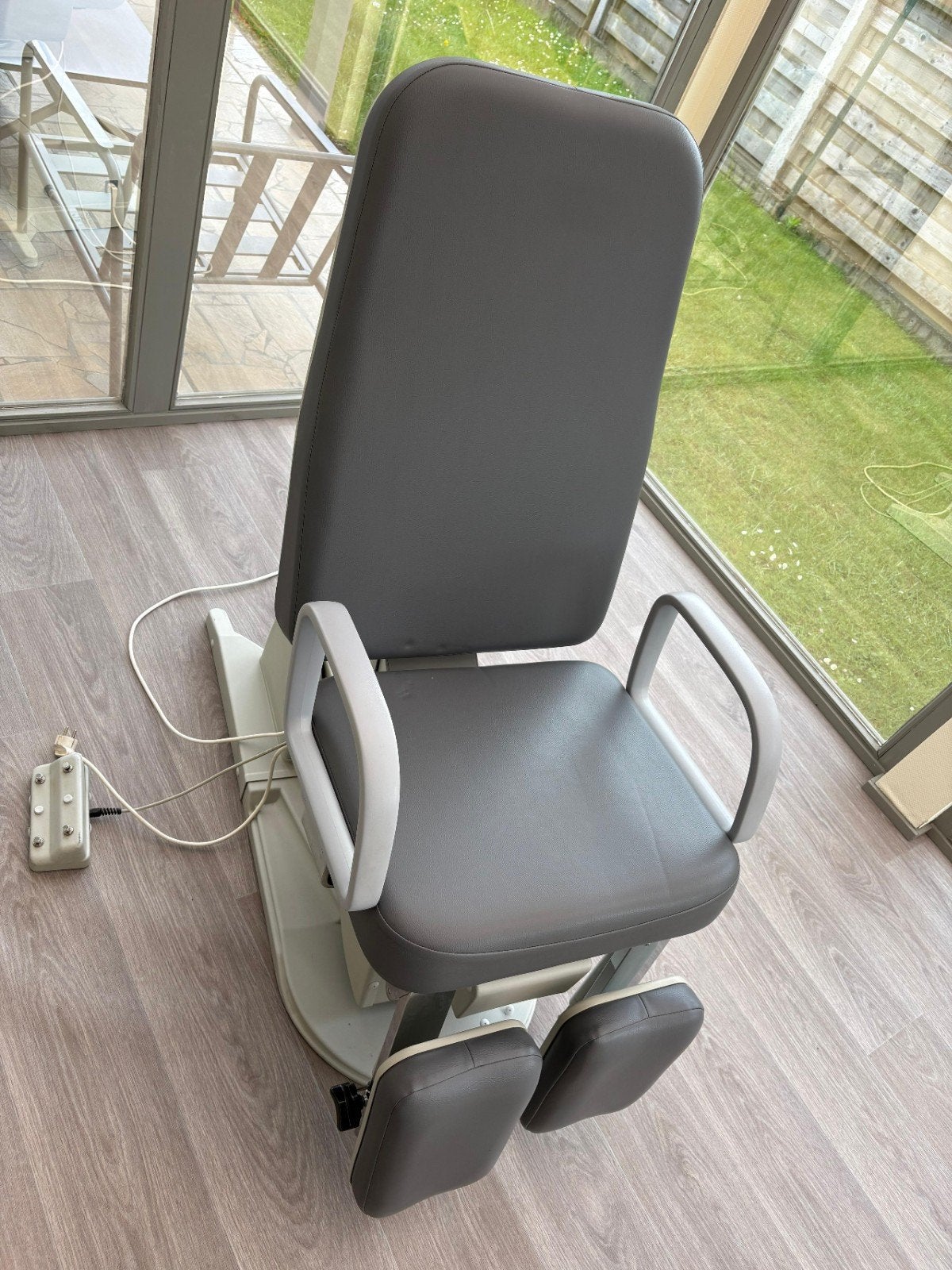 Elektrische pedicurestoel, Ophalen