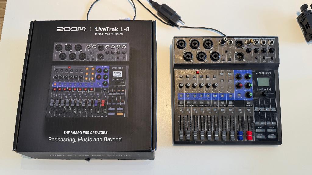 Zoom LiveTrak L-8 digitaal mengpaneel / podcast mixer, Muziek en Instrumenten, Ophalen of Verzenden, Zo goed als nieuw, 5 tot 10 kanalen