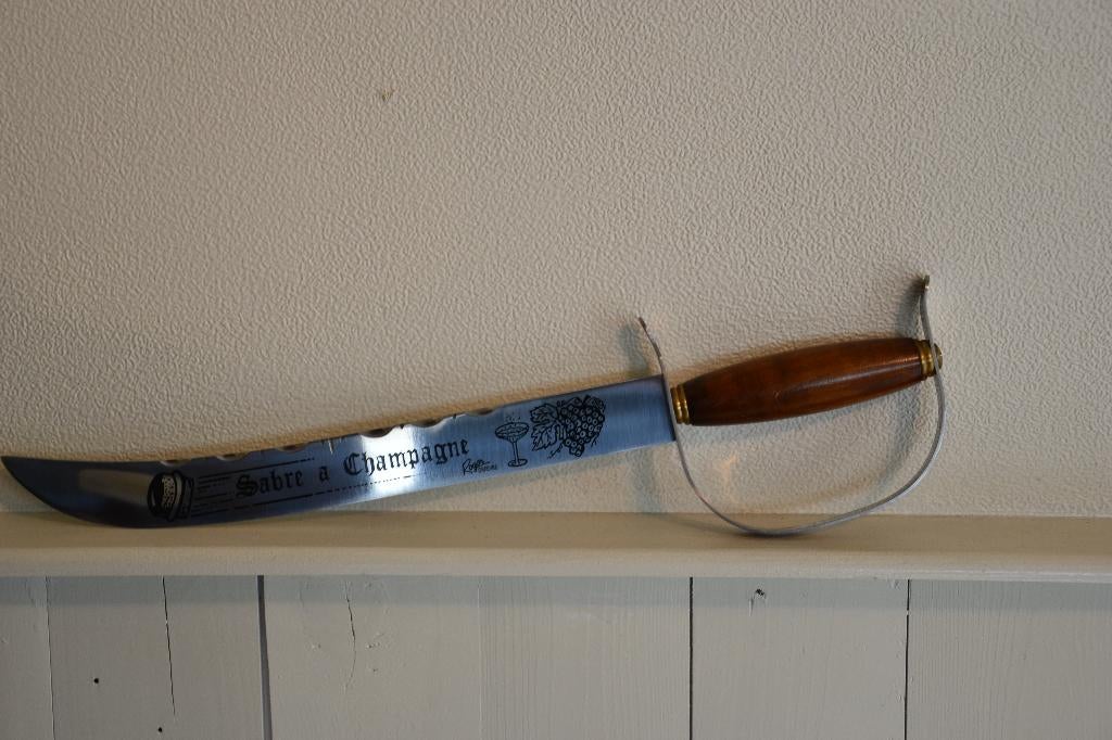 Sabreer zwaard Champagne, Ophalen