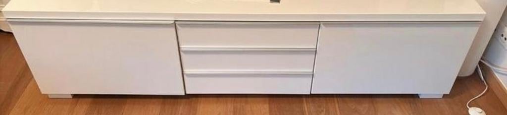 Meuble blanc laqué à saisir ! Je le vends à petit prix.