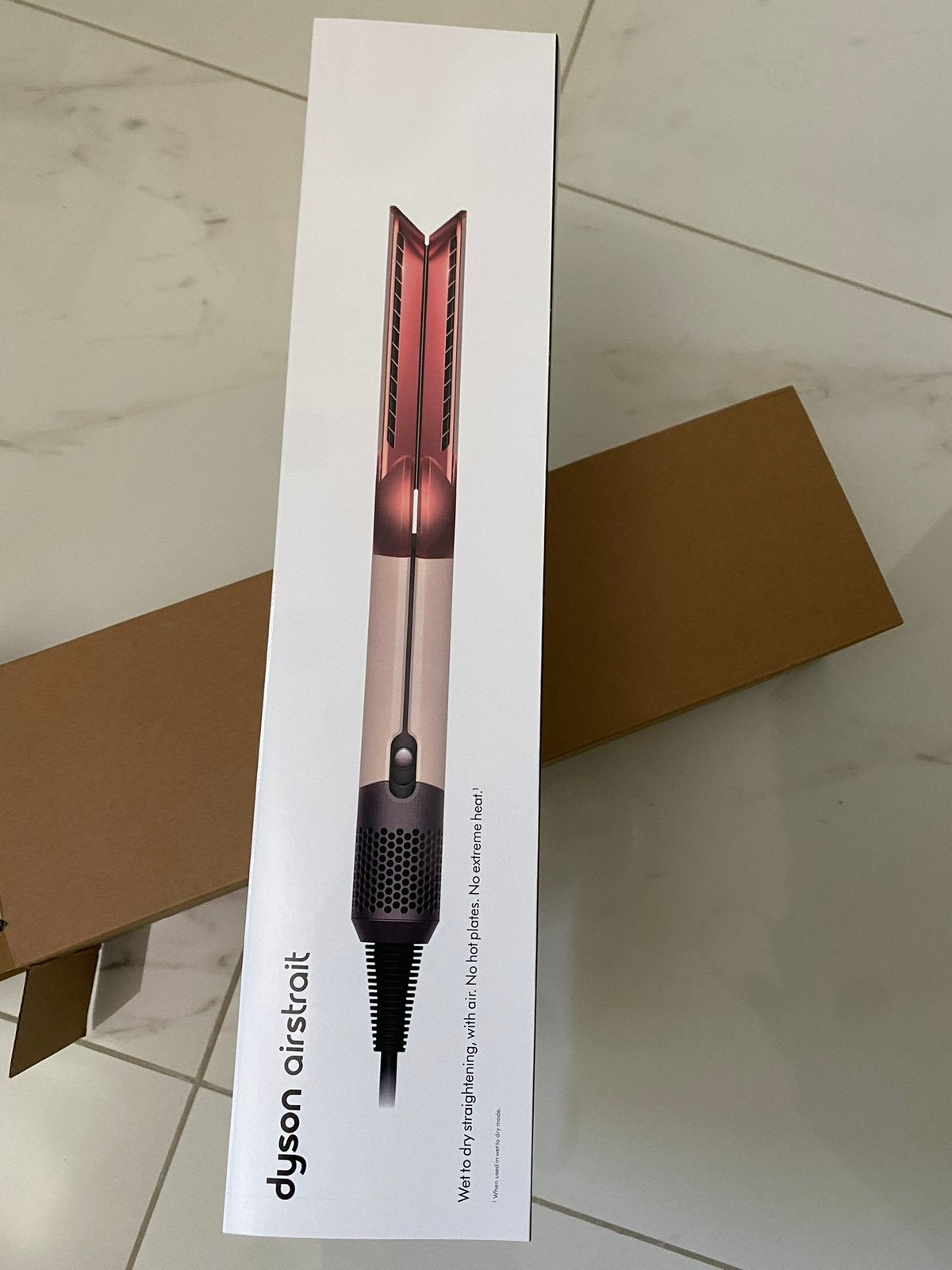 Dyson airstrait neuf jamais ouvert a echanger contre iphone!, Enlèvement, Neuf, Fer à friser ou Lisseur