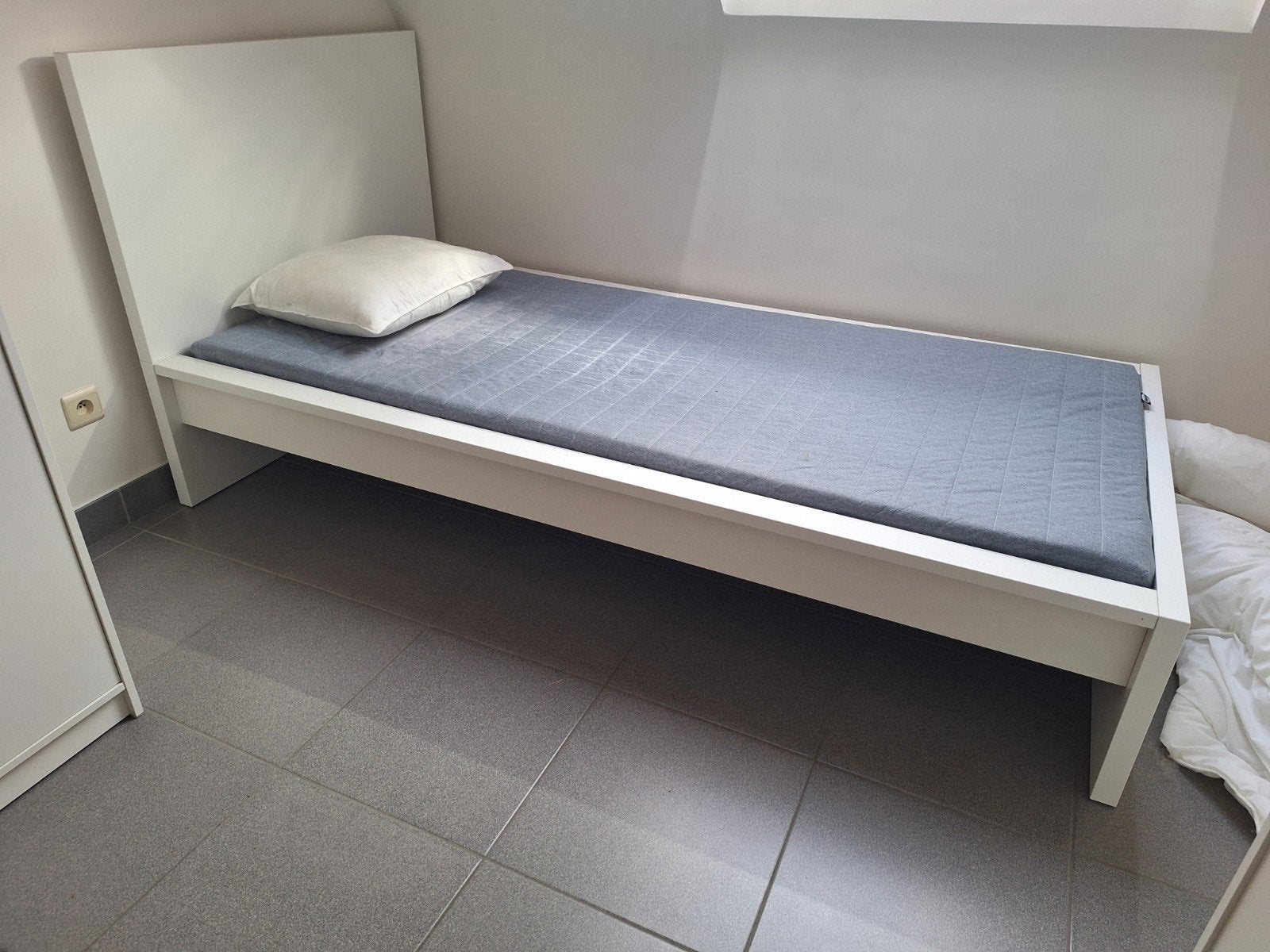 bed als nieuw, Maison & Meubles, Enlèvement, Comme neuf, Blanc