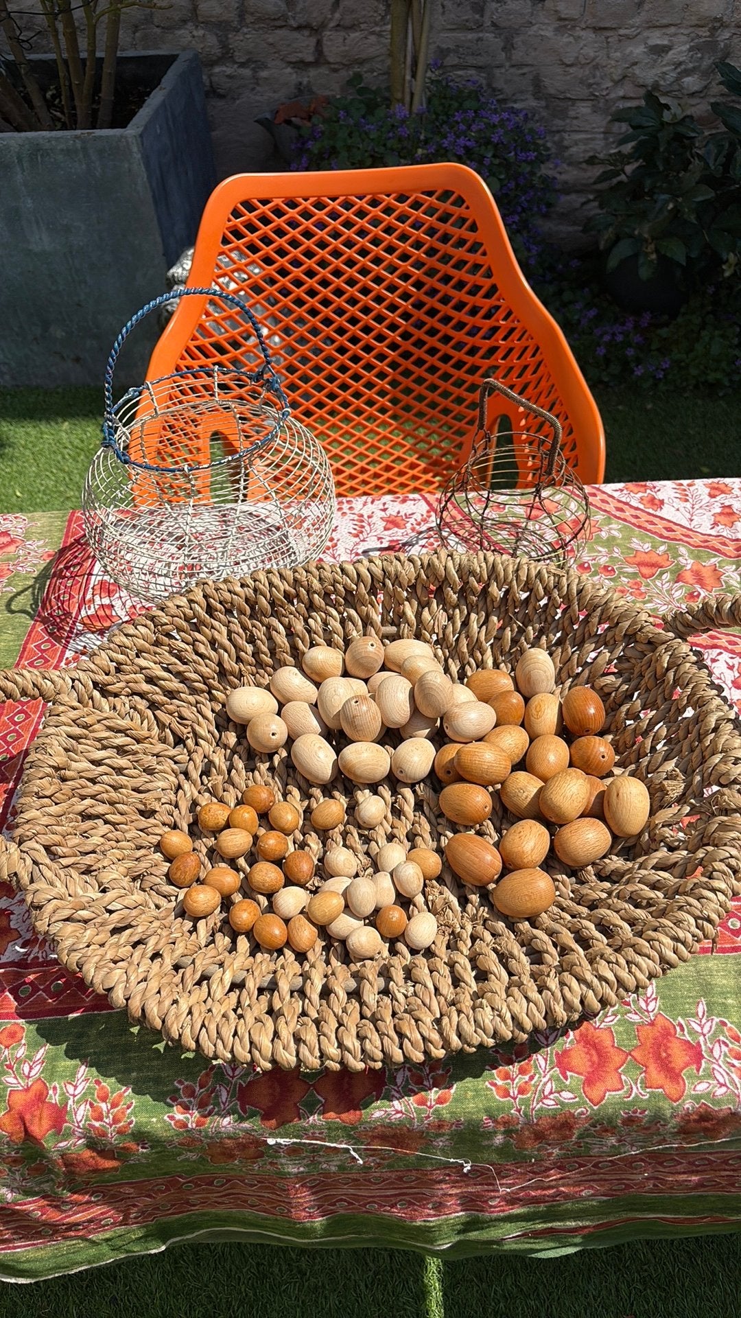 panier pour les œufs pour maman et petite fille, Enlèvement