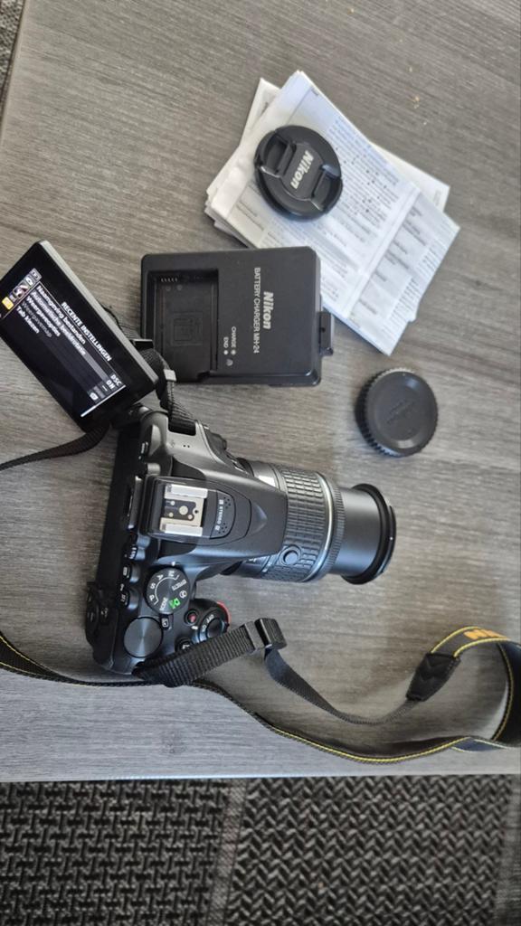 Te koop Nikon D5600 18-55 vr kit, Ophalen, Camera