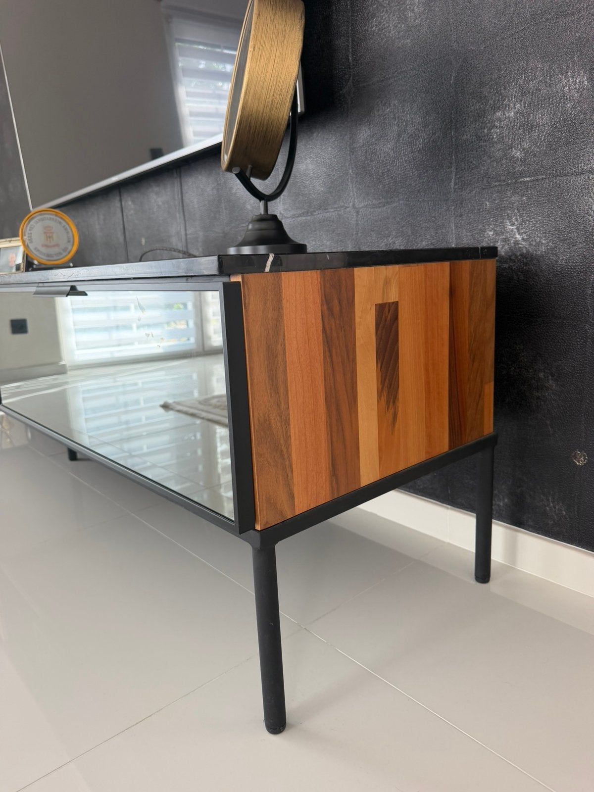 Table meuble tv marbre et les chaises 360€, Maison & Meubles, Enlèvement, Comme neuf, Noir
