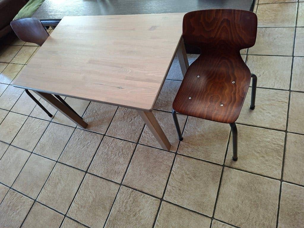 Kindertafel & 2 stoeltjes, Kinderen en Baby's, Ophalen, Gebruikt, Tafel(s) en Stoel(en)