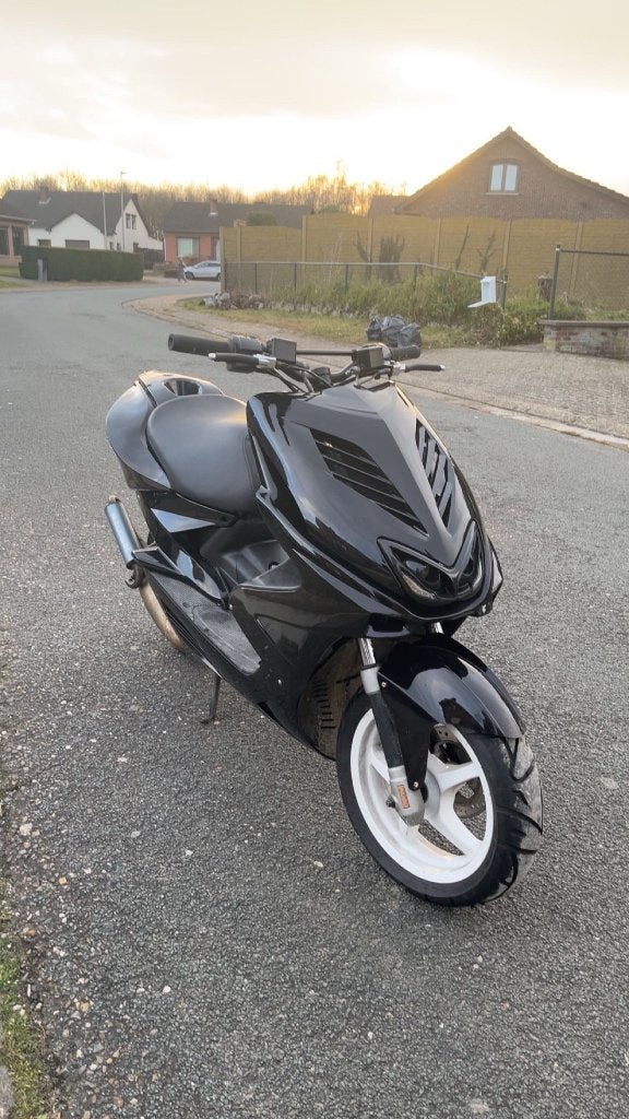 Yamaha Aerox, Vélos & Vélomoteurs, Scooters | Yamaha, Aerox, 70 cm³, Classe B (45 km/h), Enlèvement