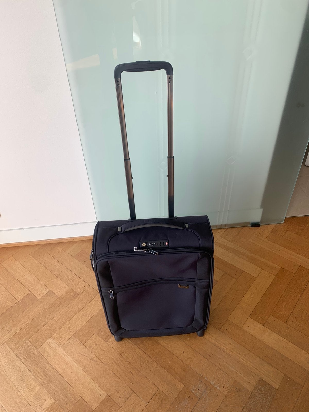 Valise cabine 2 roues samsonite bleu foncée état neuf ., 35 à 45 cm, Comme neuf, Enlèvement, 50 à 60 cm