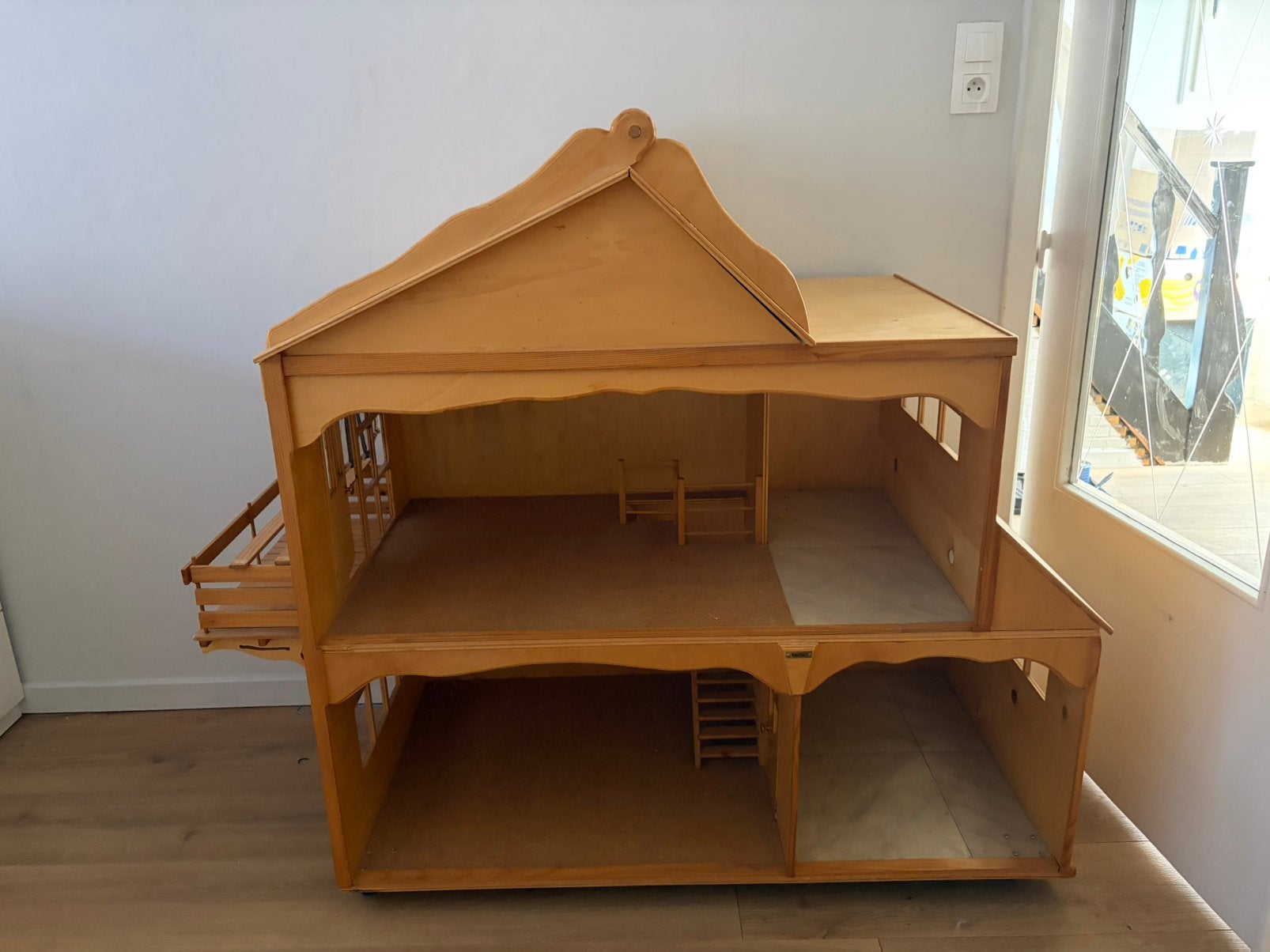 Groot poppenhuis te koop, Kinderen en Baby's, Ophalen, Gebruikt, Poppenhuis