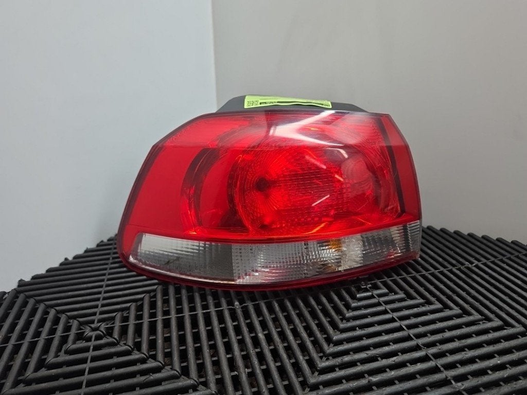 ACHTERLICHT LINKS Golf Plus (5M1 / 1KP) (|5K0945095N|), Gebruikt, Volkswagen, Rixbecker Straße 75
59552  Lippstadt, DE, Info@forvia.com