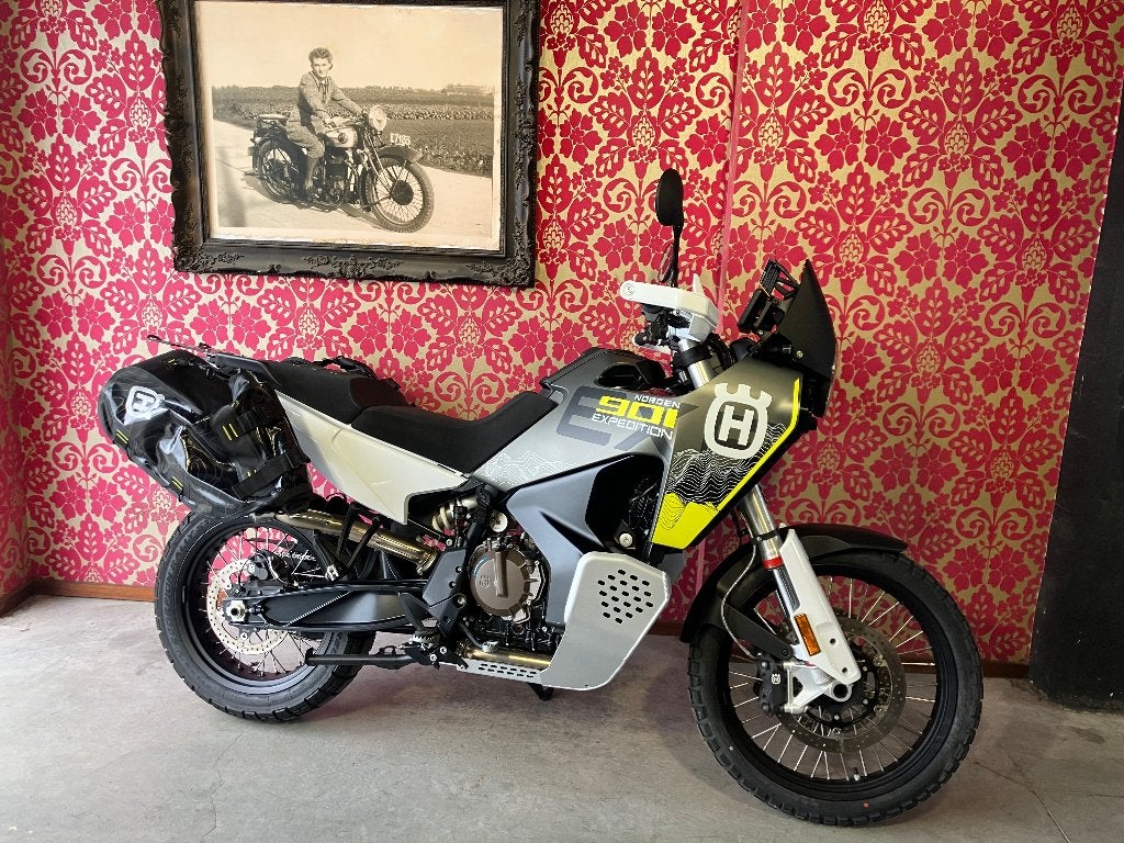 husqvarna norden 901 expedition 2025 11500km met opties, Motoren, 2 cilinders, Occasion, ABS, Motorrijbewijs A