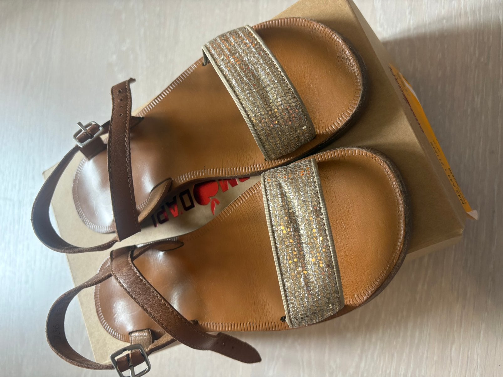 Pom d’api sandalen - maat 33, Kinderen en Baby's, Ophalen, Zo goed als nieuw