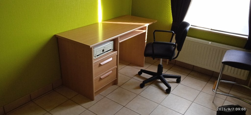 Schoolbureau, Huis en Inrichting, Ophalen, Spaanplaat of MDF, Schoolbureau, Zo goed als nieuw