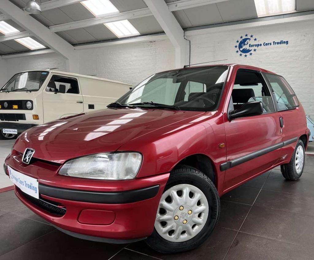 Peugeot 106 COLOR LINE 1.1 i 60CH DISTRIBUTION OK 1ÈRE MAIN, Auto's, Oldtimers, 4 zetels, Stof, Zwart, Bedrijf