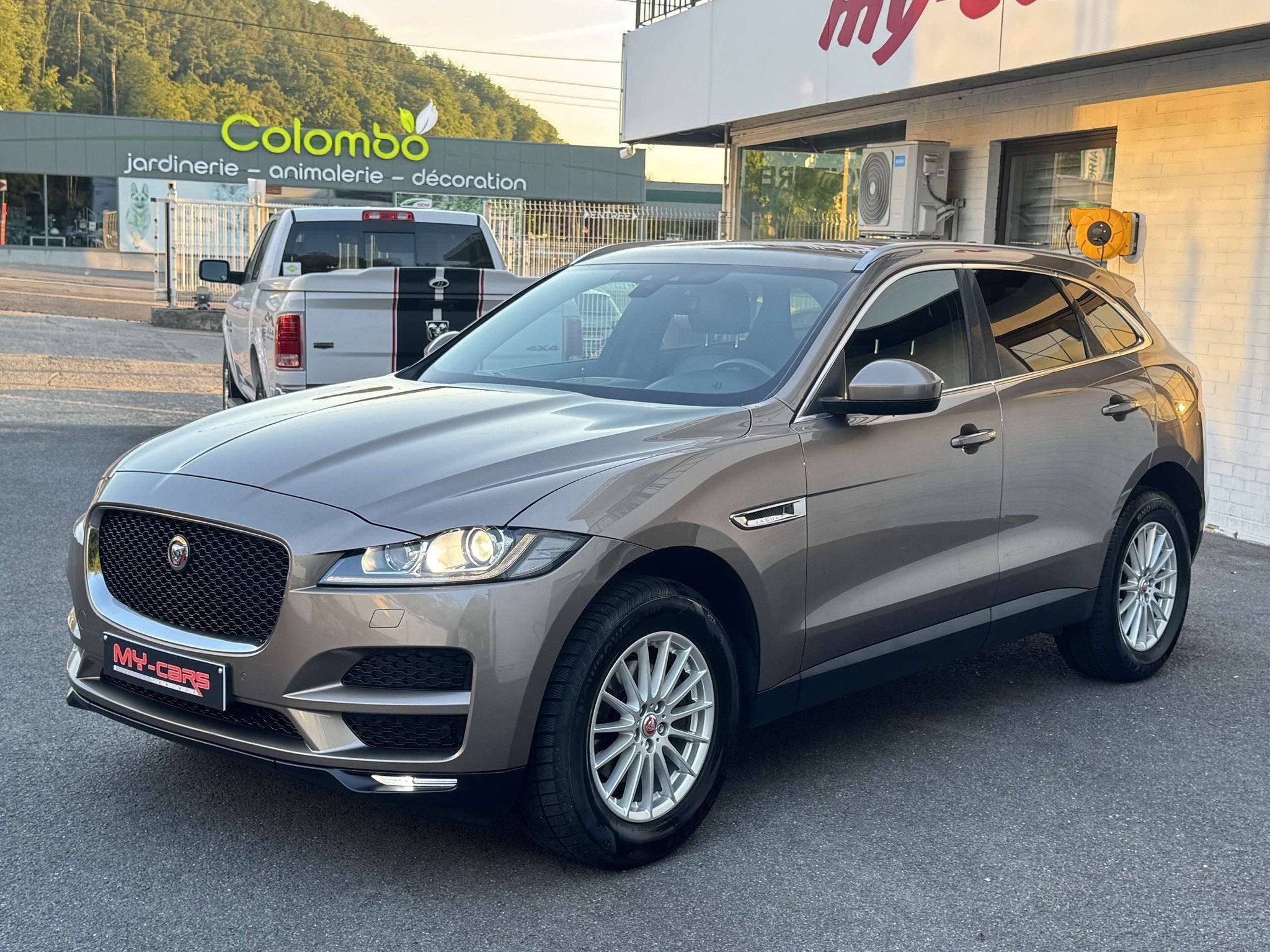 Jaguar F-Pace AUTOMATIQUE 2000 DIESEL PRESTIGE GPS CUIR CLIM, Autos, Cuir, Argent ou Gris, Achat, 2460 kg