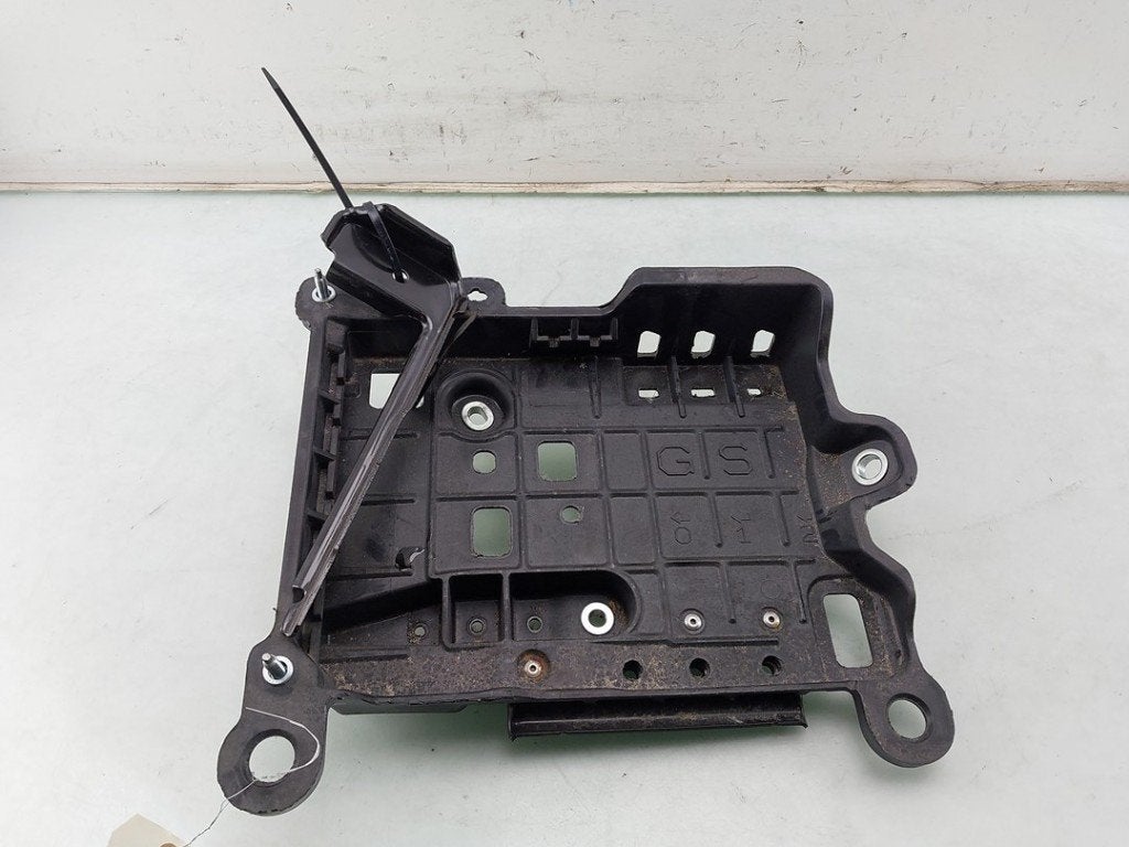 BAC A BATTERIE Toyota Aygo X (|744110D020|744040D330|), Utilisé, Toyota