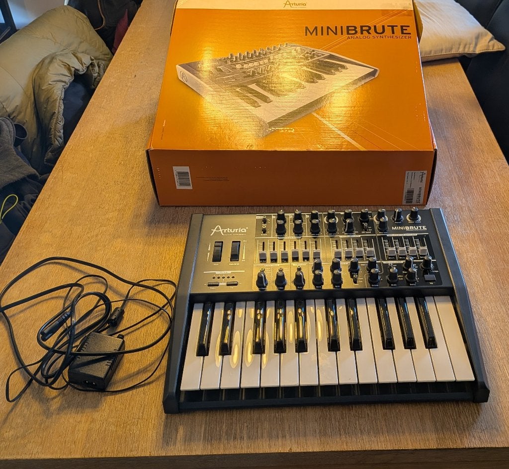 Arturia Minibrute Analog Synth, Muziek en Instrumenten, Gebruikt, Overige aantallen, Met midi-aansluiting, Ophalen