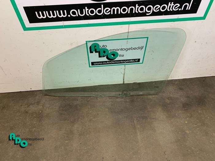 Vitre portière 4portes avant gauche d'un Toyota Aygo (Aygo, -, 3 mois de garantie, Toyota, Utilisé