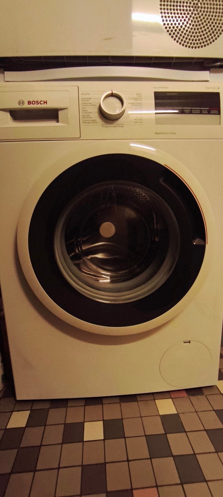 Lave-linge Bosch varioperfect série 4, 1200 à 1600 tours, 6 à 8 kg, 85 à 90 cm, Programme lavage à la main