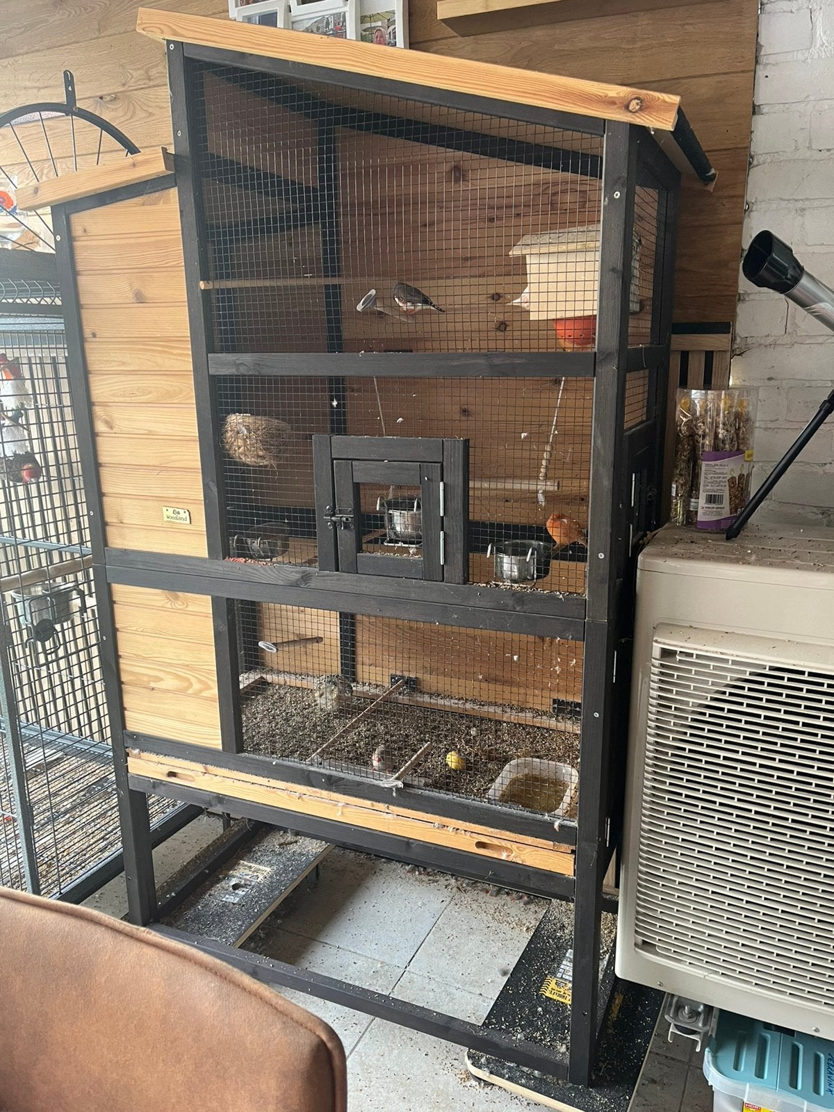 Nieuwe vogelkooi (2 mnd) met 6 jonge zebravinkjes, Enlèvement, Comme neuf, Cage à oiseaux