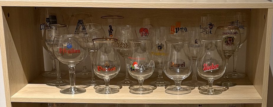 Grote verzameling bierglazen diverse Belgische biermerken, Ophalen, Zo goed als nieuw, Bierglas