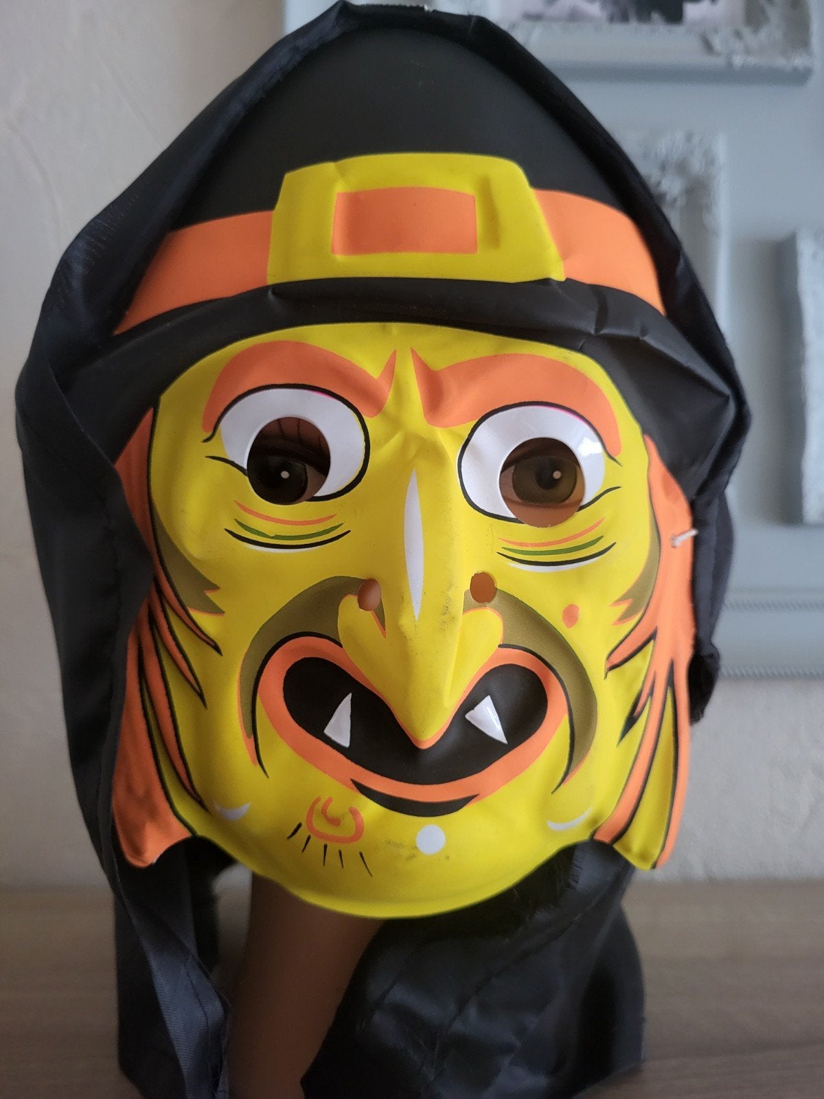 maskers 3 € het stuk, Enlèvement