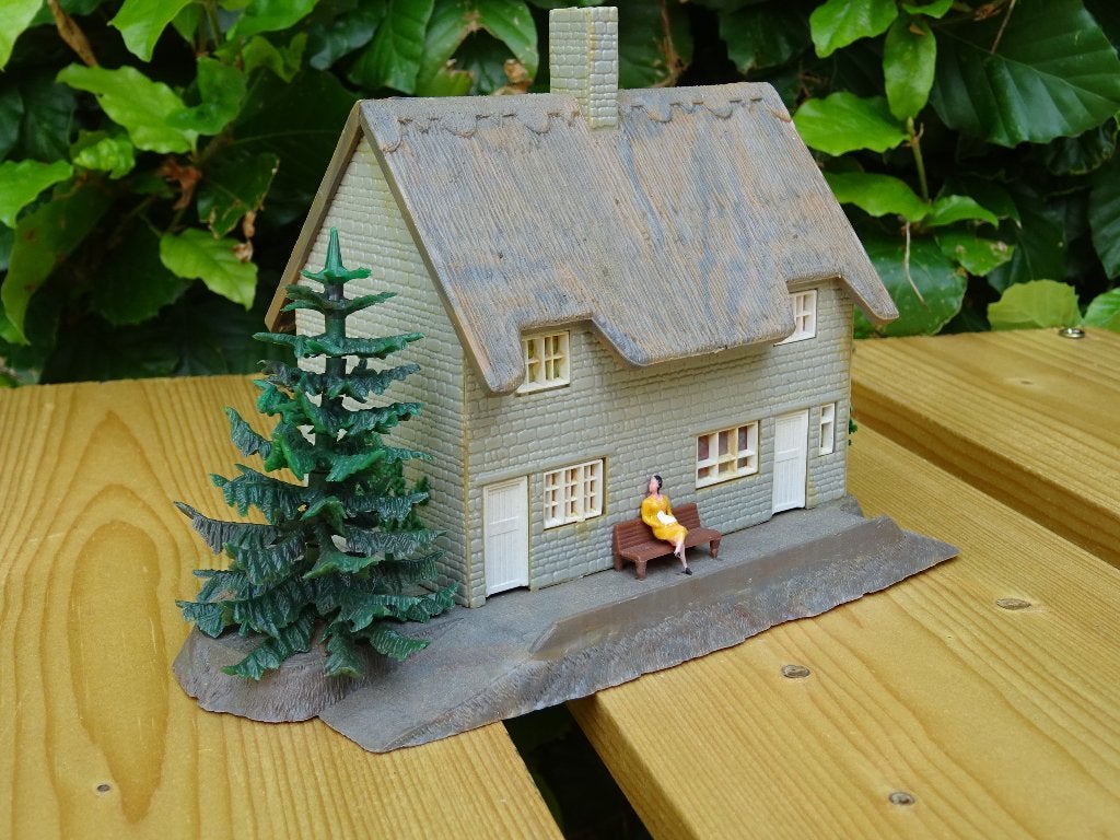 Maison au toit de chaume - HO (1/87), Enlèvement ou Envoi, Comme neuf, Pont, Tunnel ou Bâtiment