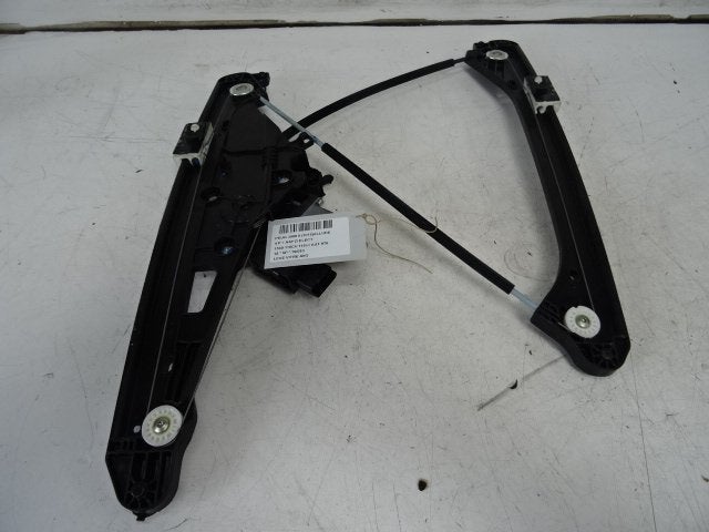 VITRE MECANISME AVANT GAUCHE 3008 II (M4 / MC / MJ / MR), Autos : Pièces & Accessoires, Kontakt-peugeot@peugeot.com, Utilisé, Peugeot Deutschland GmbH