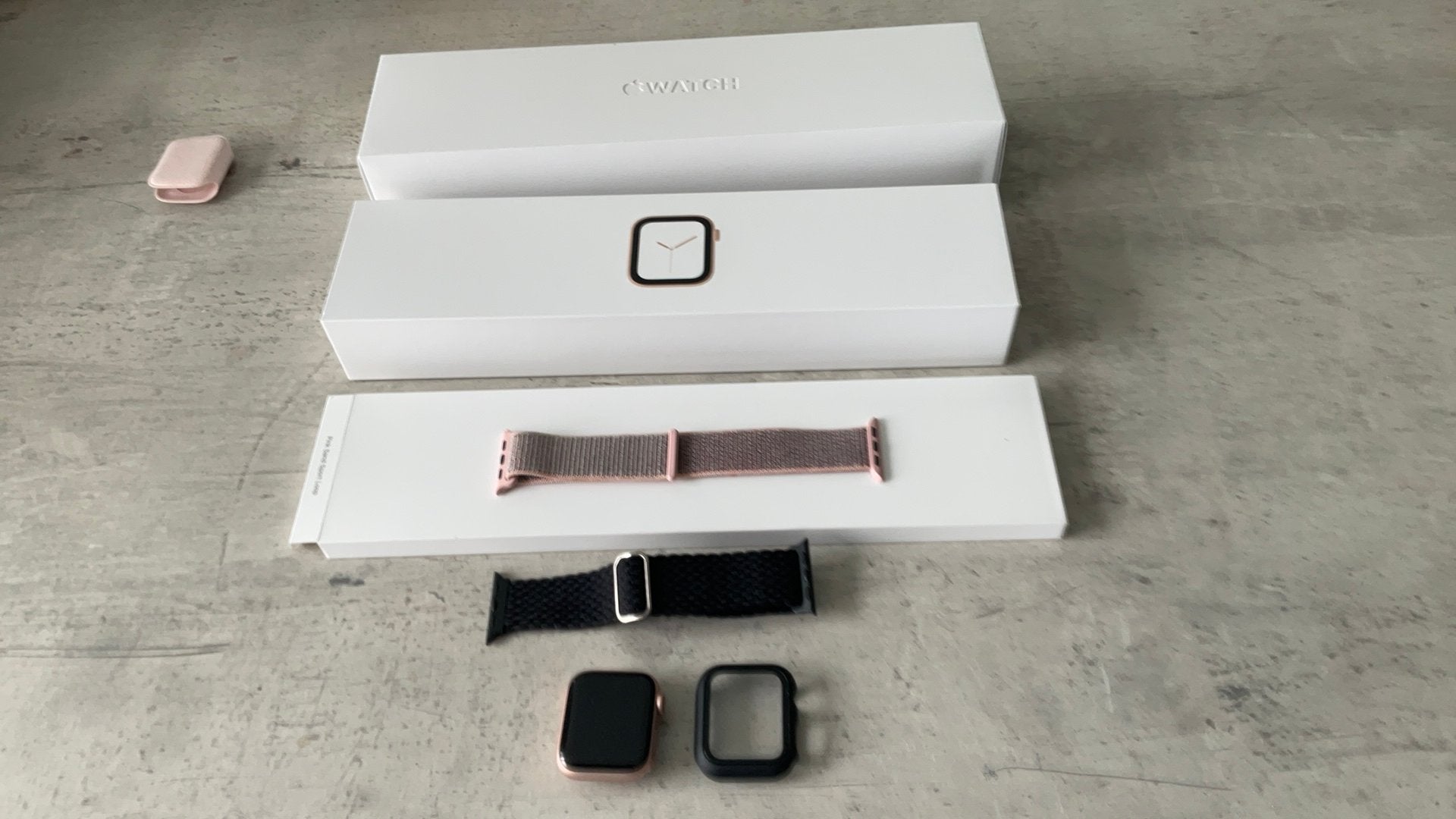 Apple Watch série 4 - 40 mm - rose aluminium doré, Bijoux, Sacs & Beauté, Étanche, Rose, IOS, Enlèvement