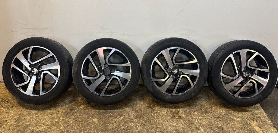 Recherche pneus 4 saisons pour Peugeot 108.Je paye cash ., Autos : Pièces & Accessoires, 15 pouces, Pneus et Jantes, 4 Saisons