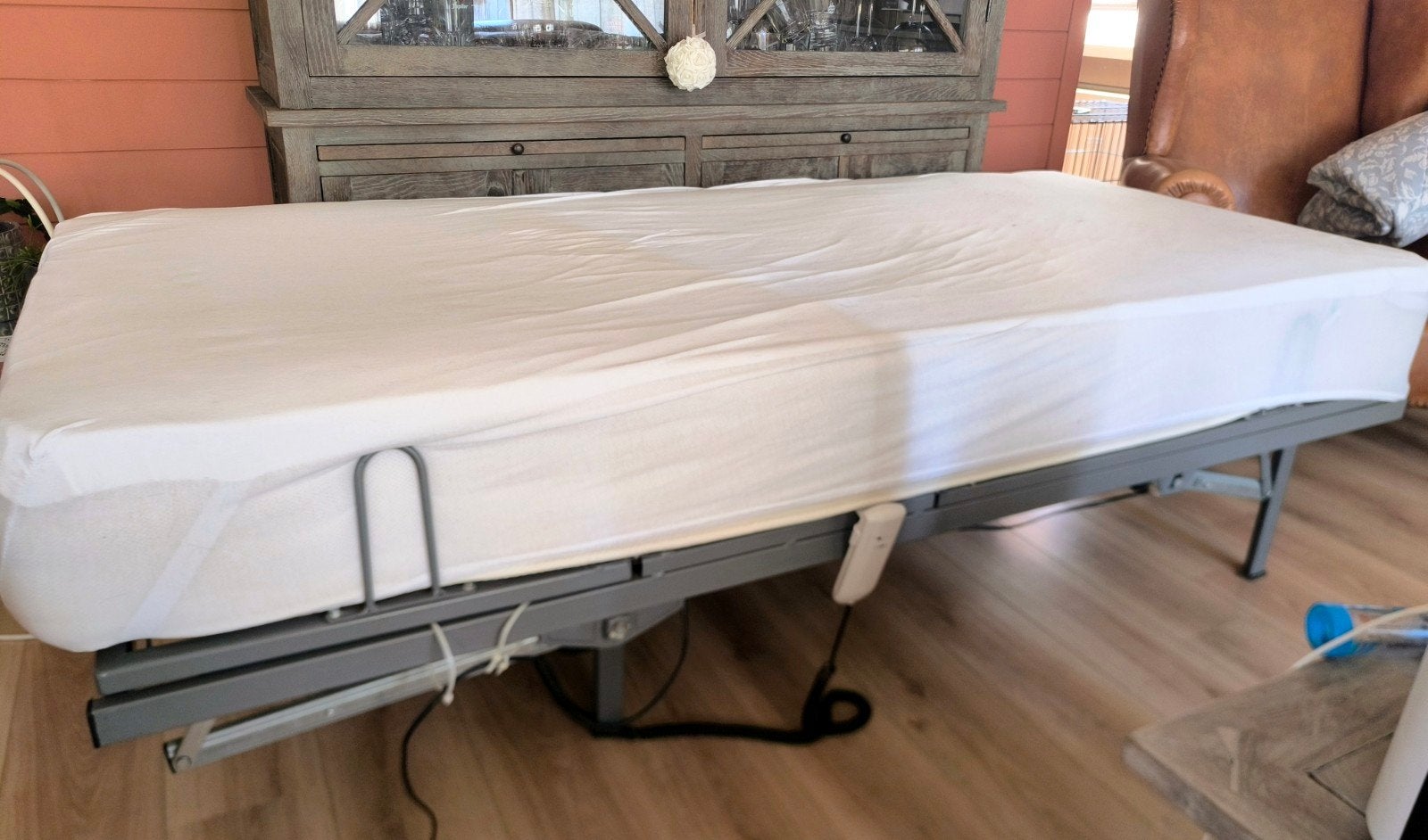 Zorgbed electrisch verstelbaar te koop, Ophalen, Zo goed als nieuw