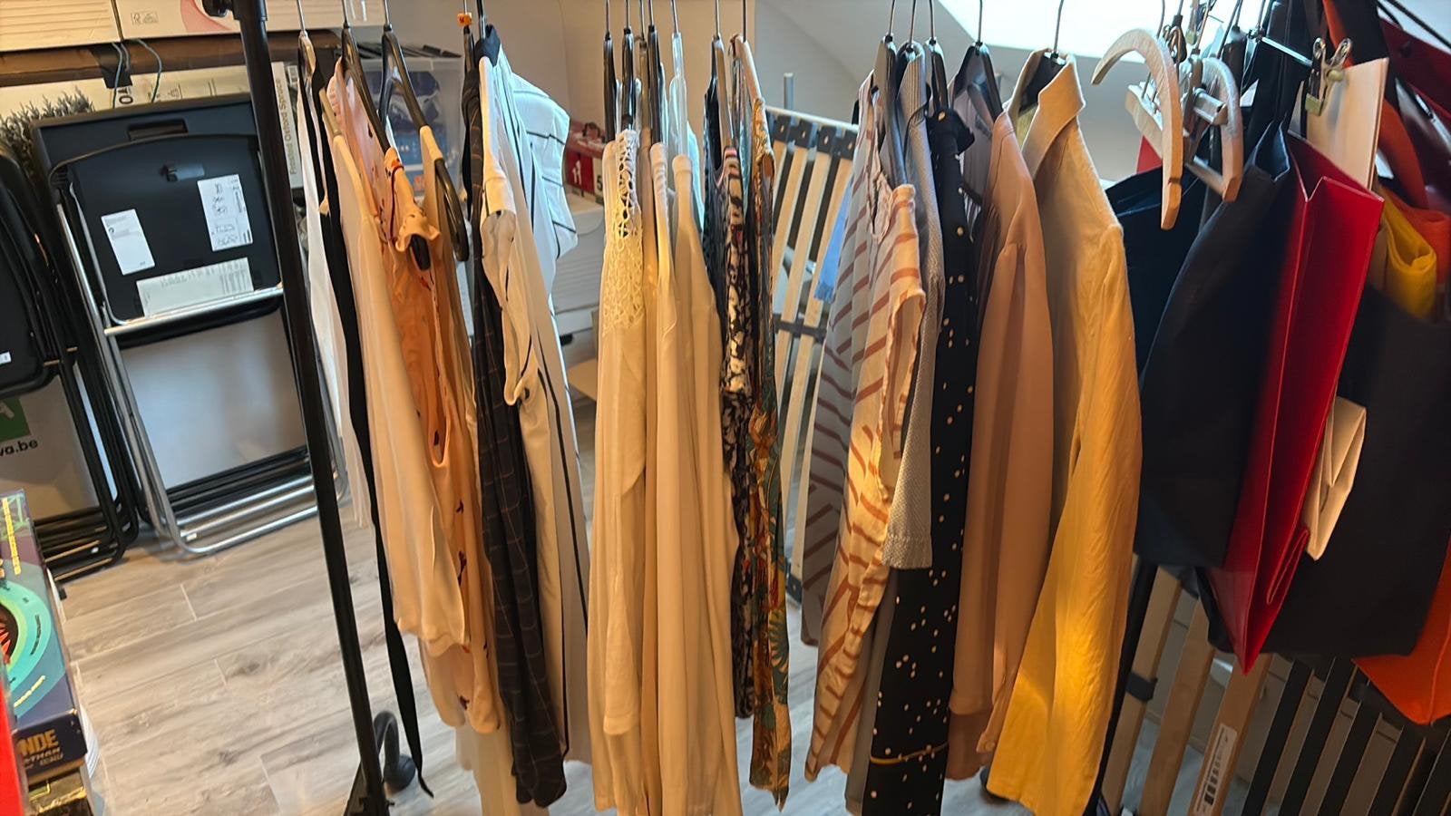 Gros lot de vetements de marque du 38 au 42., Kleding | Dames, Kledingrekken, Zo goed als nieuw, Ophalen