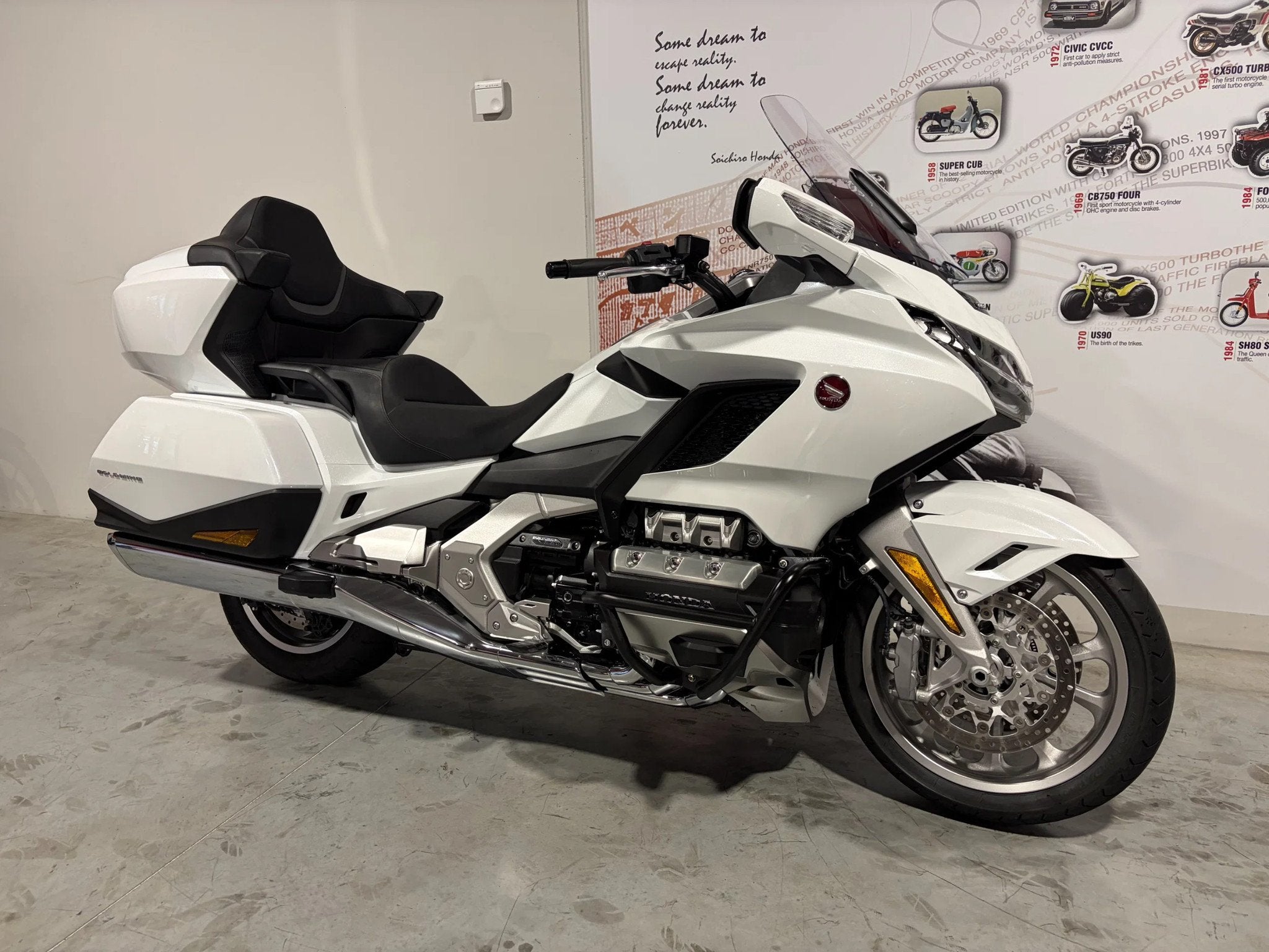 Honda GL 1800 Goldwing Tour deluxe DCT in nagelnieuwe staat, Motoren, Meer dan 35 kW, Toermotor, Automaat, 1800 cc